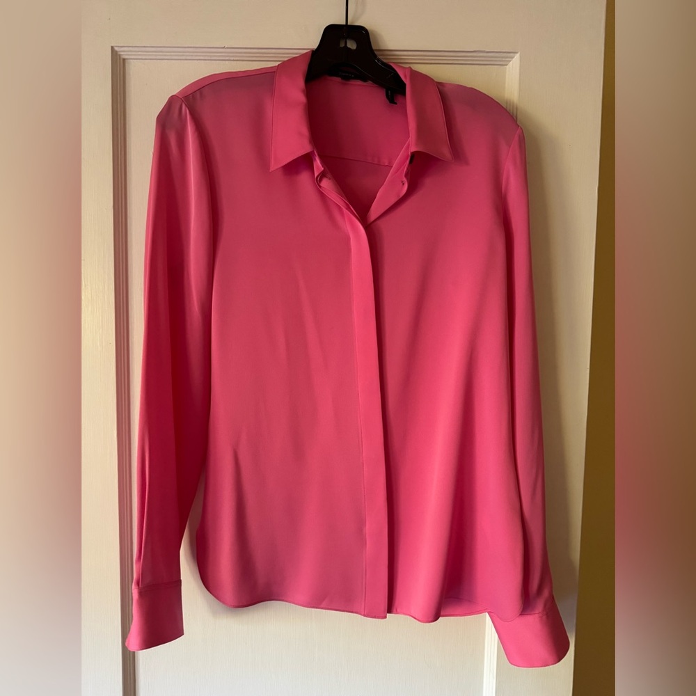 Theory Bright Pink Button Down Shirt
Fitted shirt in silk Georgette
